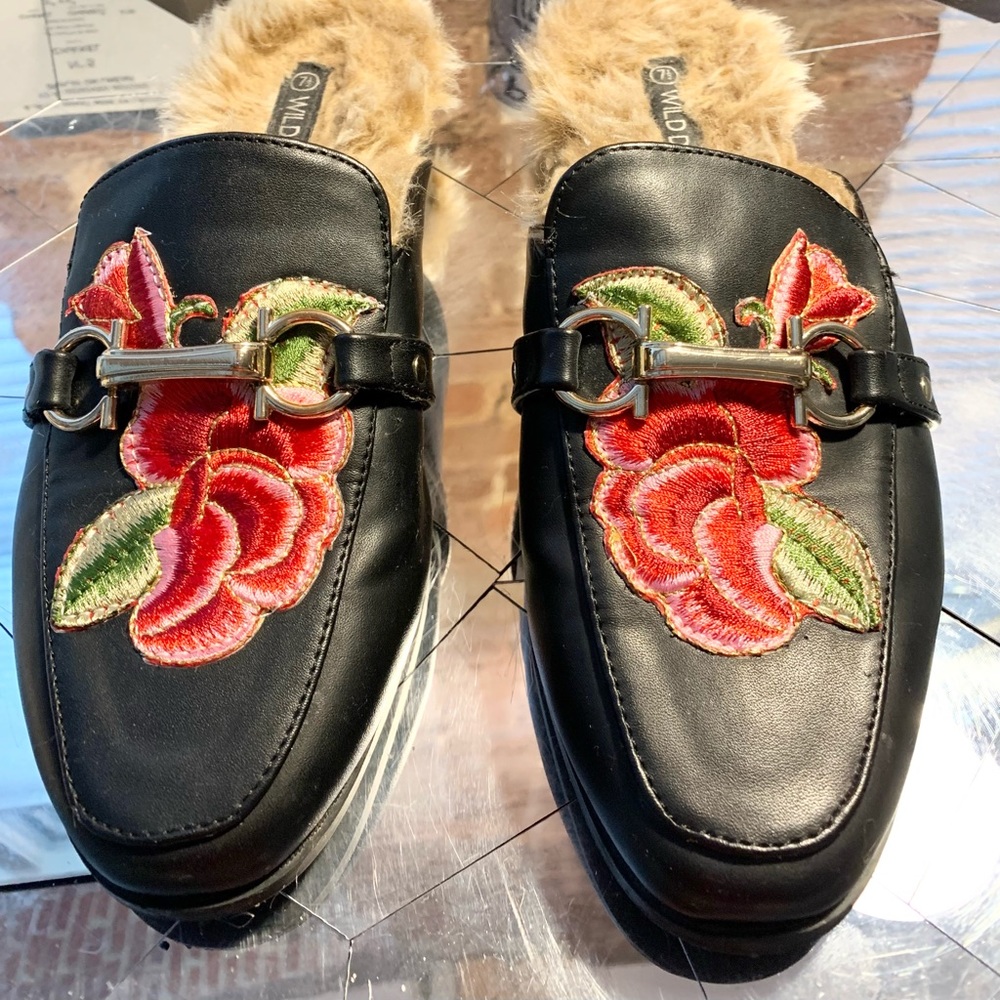 Wild Diva black Loafers